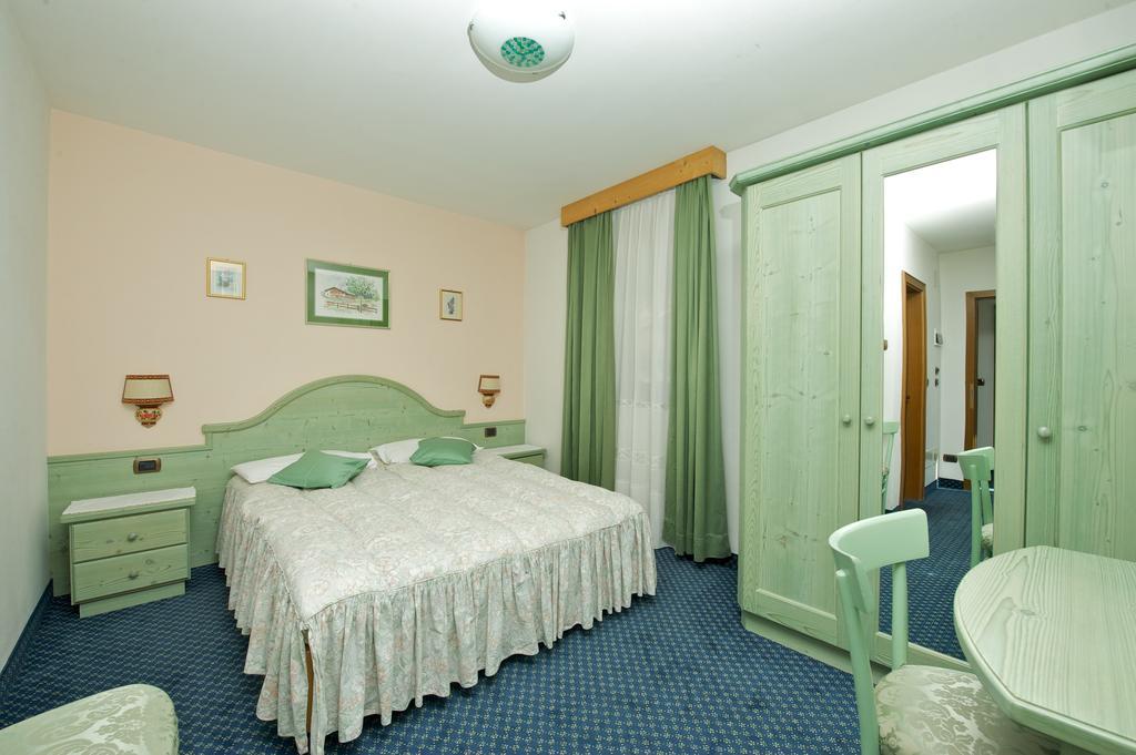 Hotel Al Lago Soraga Buitenkant foto