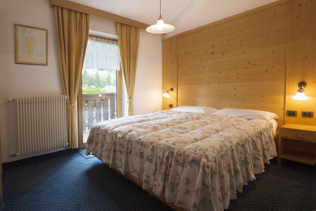 Hotel Al Lago Soraga Buitenkant foto